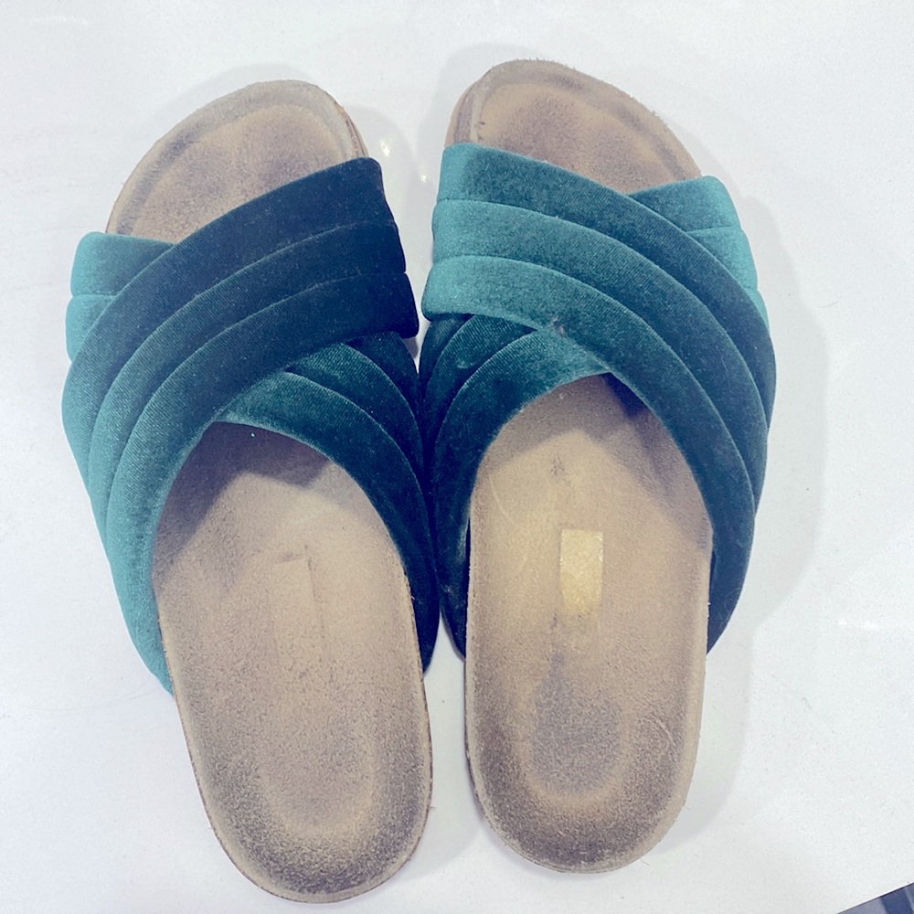 Green suede color sandals size 7